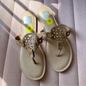 NWT Dolce Vita Tan Gionna Laser Cut Flat Sandals | Size 9